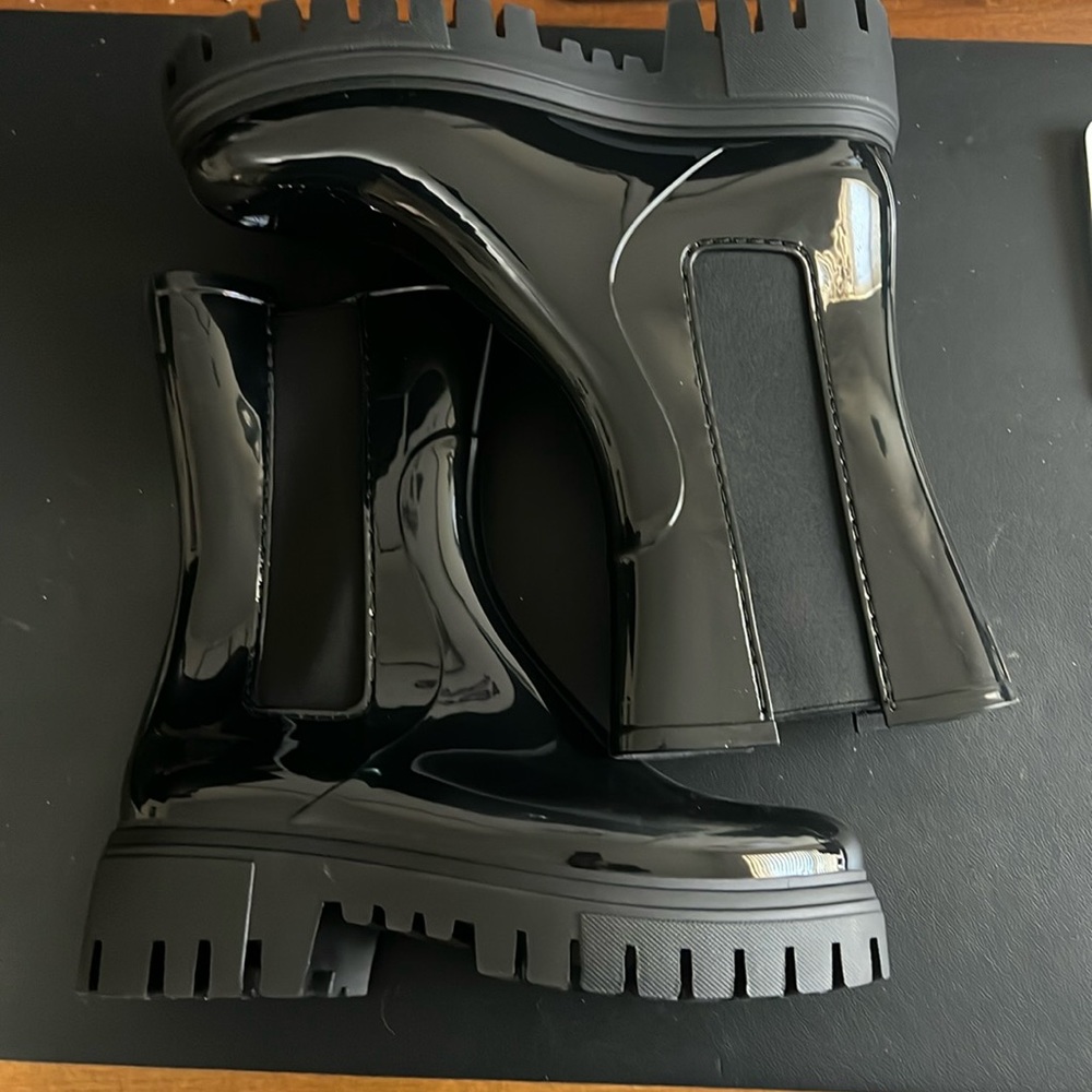 Rubber black ankle boots - Open Box